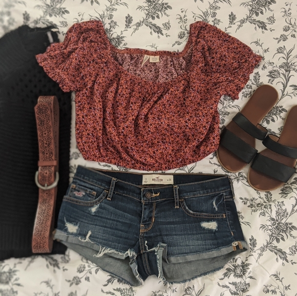Hollister low rise shorts & boho crop top (med) - Picture 7 of 7